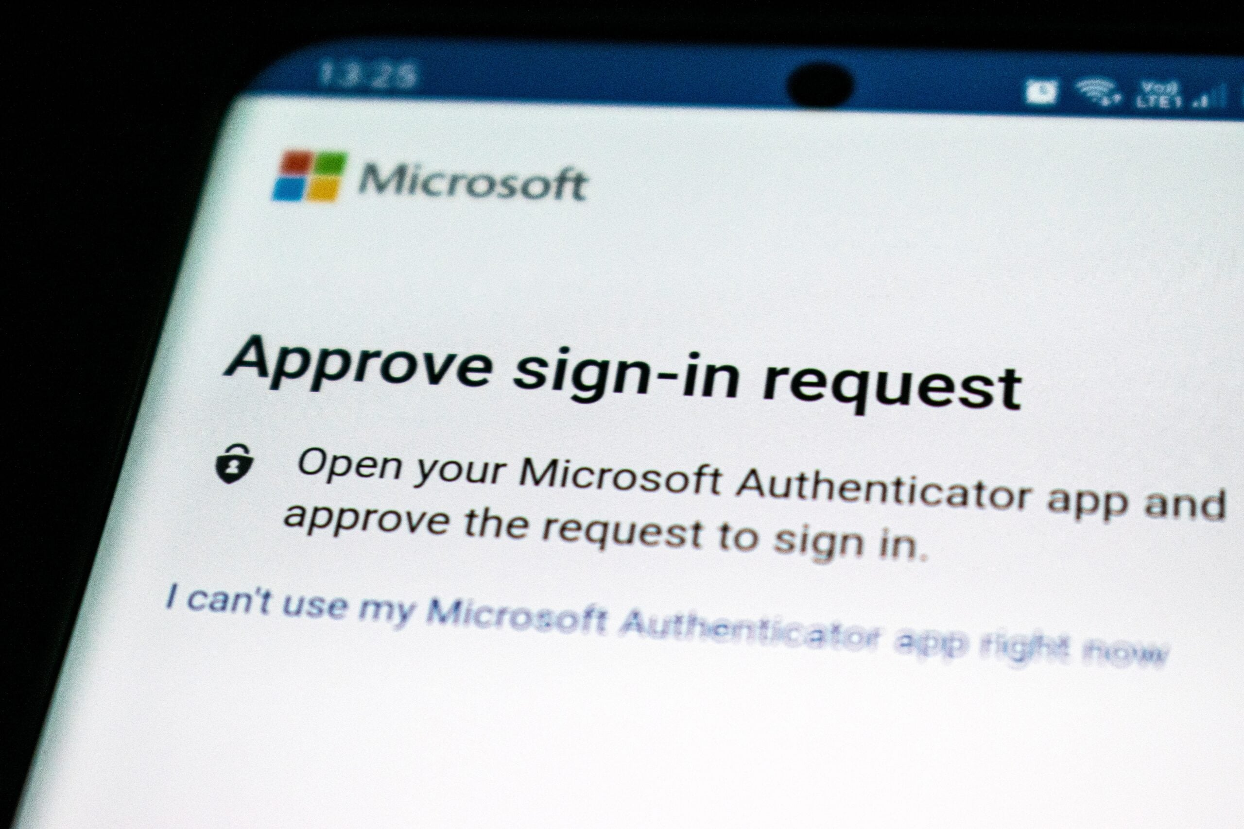 Common MFA methods including authenticator apps and security keys
