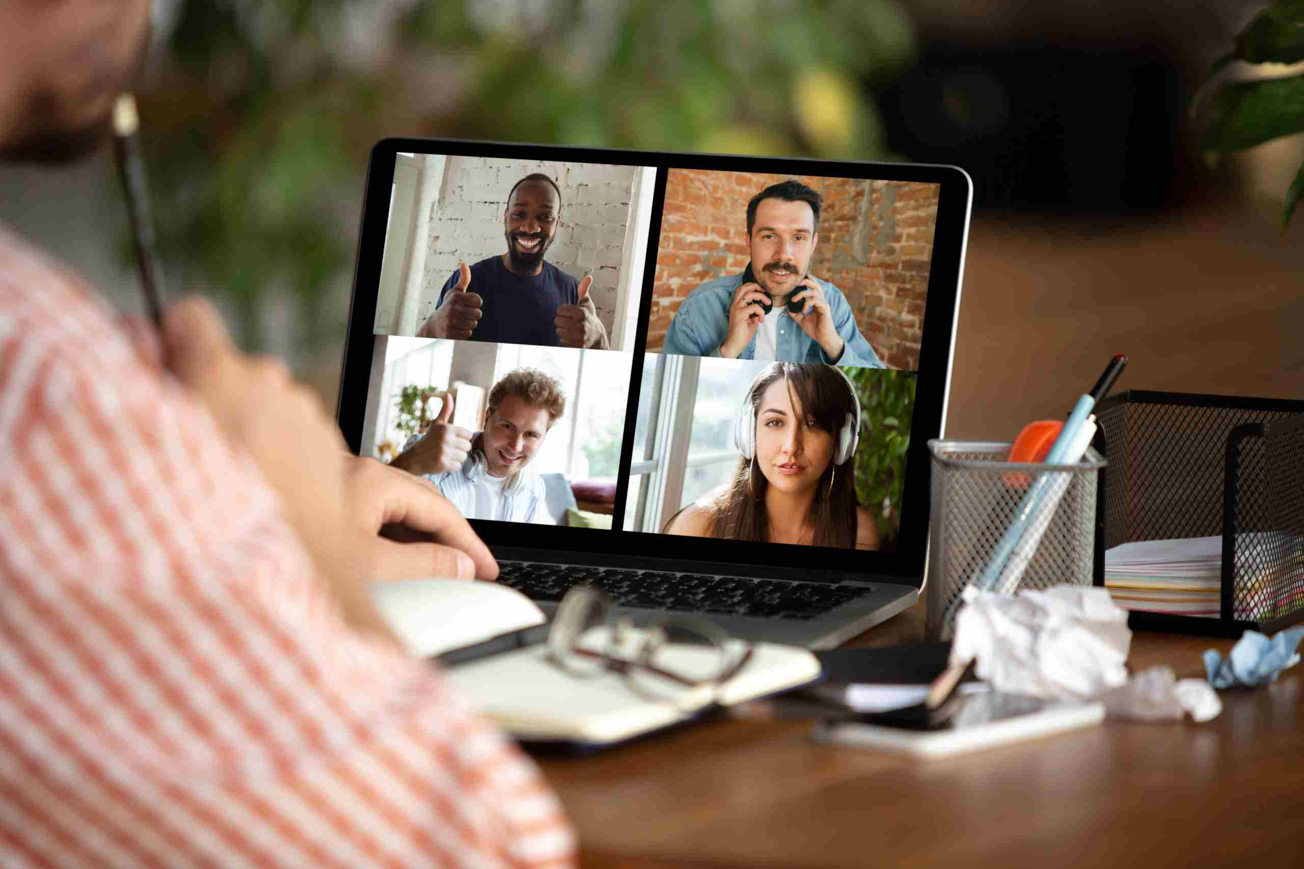 Remote team combining messaging and online collaboration